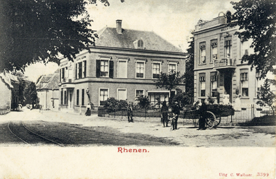 11832 Gezicht in de Herenstraat te Rhenen, uit het oosten, met in het midden het huis Herenstraat 67 (het latere ...